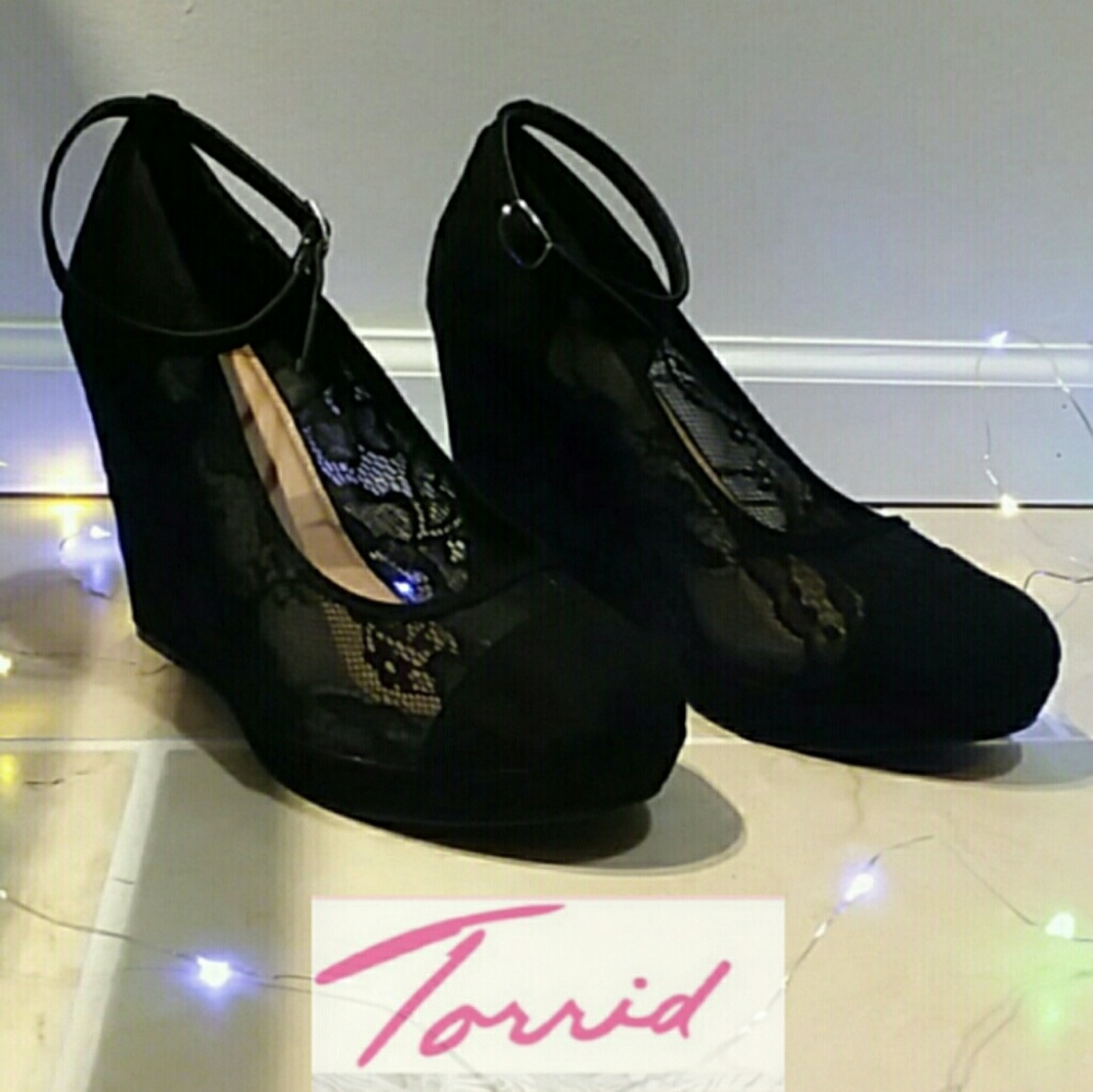 New Torrid black faux suede and lace shoes